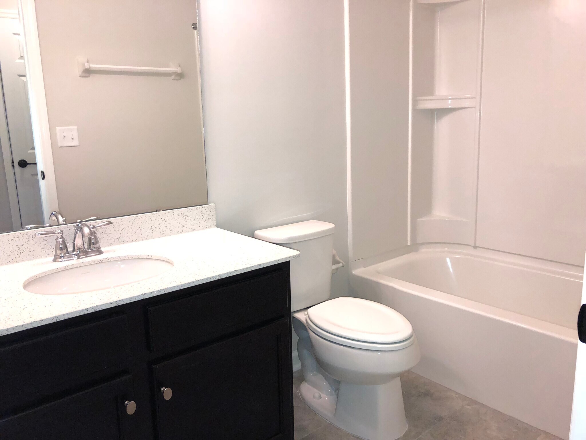 Building Photo - 557 Richmond Dr