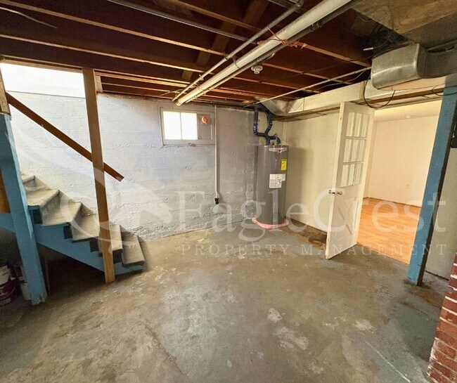 Building Photo - Charming 2-Bedroom Home with Modern Finishes & Open Yard
