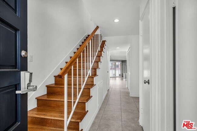 Building Photo - 7301 Vista Del Mar