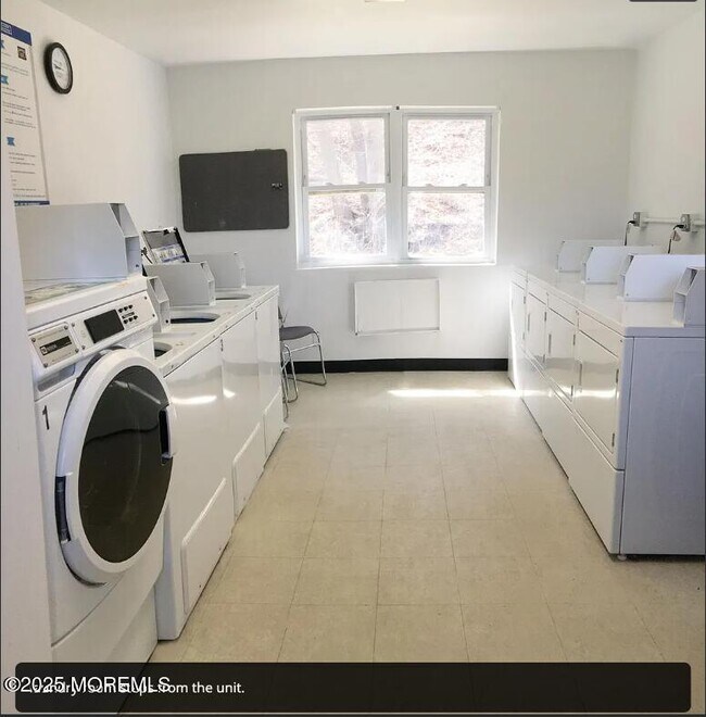 Building Photo - 321 Shore Dr