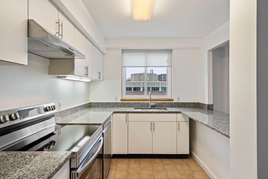 Building Photo - 332 Franklin St