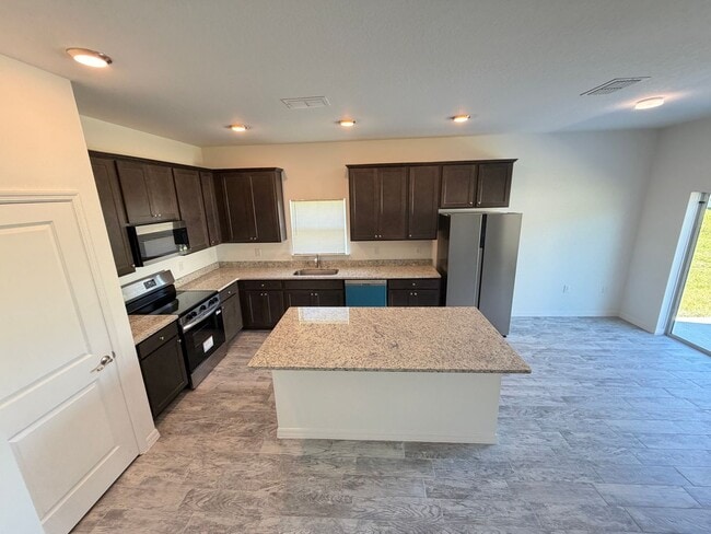 Building Photo - 2810 Felda Ave