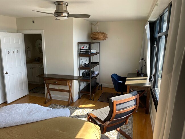 Building Photo - Fully Furnished Downtown Rental Available June 1st!!!