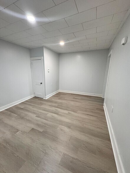 Building Photo - 40 Pond St