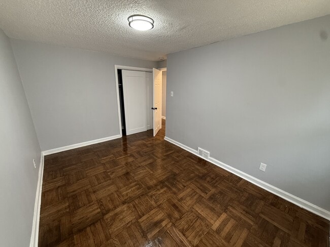 Building Photo - 906 Alcyon Dr