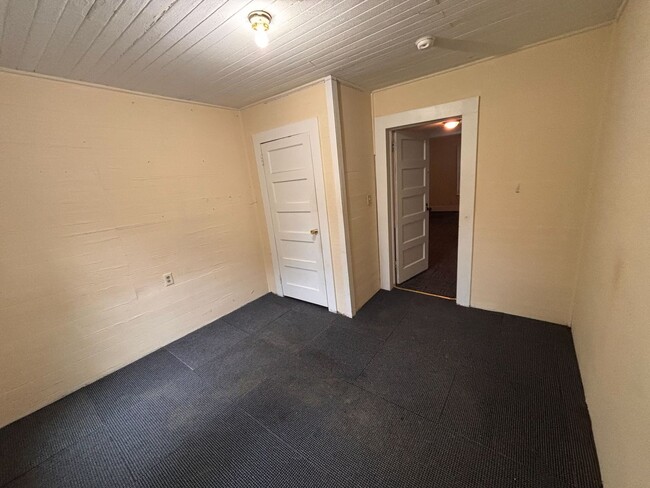 Building Photo - 3 Bedrooms- 2 Bathroom- House in Coosa!
