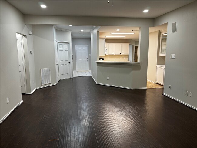 Building Photo - 18614 Timbers Dr