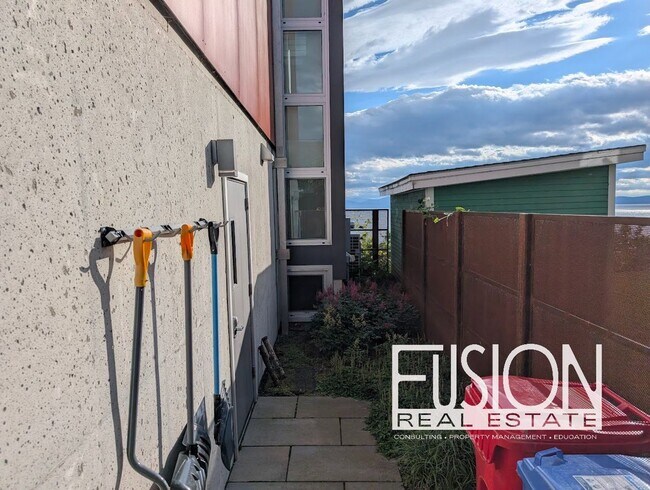 Building Photo - 11 Lakeview Terrace