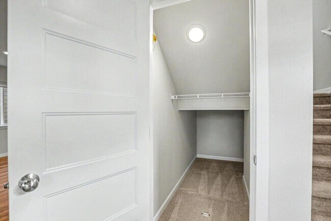 Building Photo - Modern Yelm Home Built in 2023, Walk-In Closets, Deep Storage & Neighborhood Park!