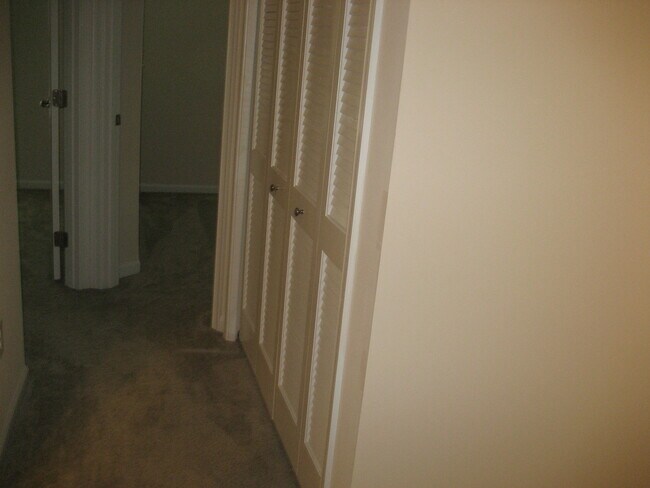 Building Photo - 360 Spring Hill Pl