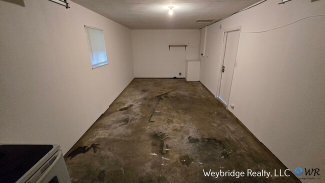 Building Photo - Beautiful 3 Bedroom 2 Full Bath Home Locat...