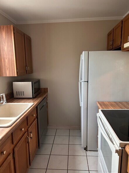 Building Photo - 1195 S Gilbert St