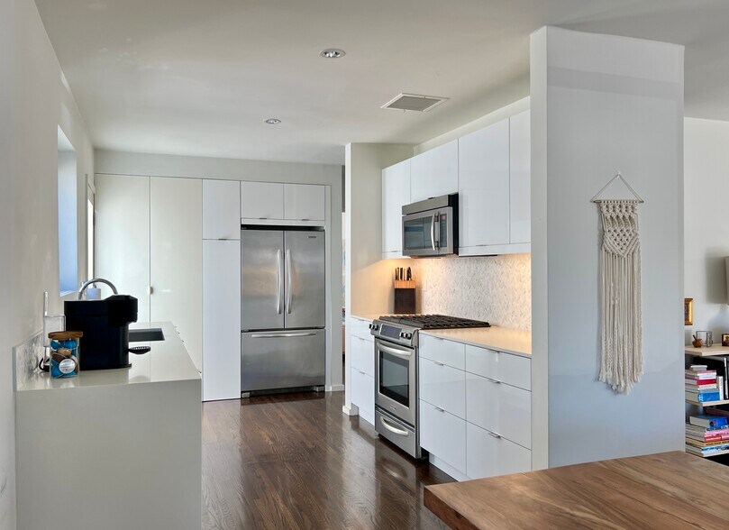 Building Photo - 3865 Lyceum Ave