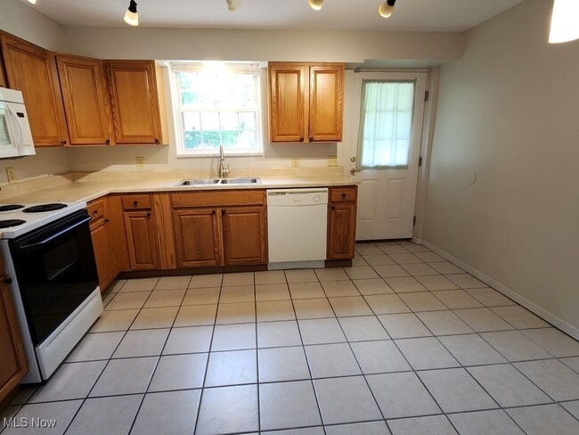 Building Photo - 7730 Ravenna Rd