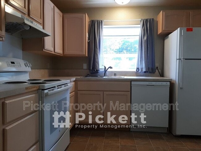 Building Photo - 391 NW Mosher Canyon Rd