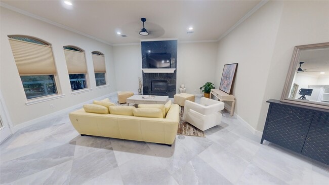 Building Photo - 119 April Waters Dr W