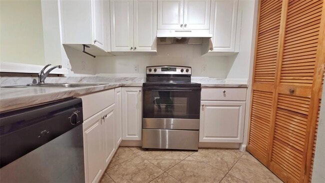 Building Photo - 1350 SE 3rd Ave