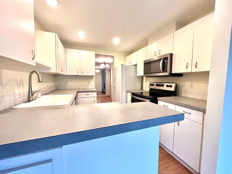 Building Photo - 4714 Fairwood Blvd NE
