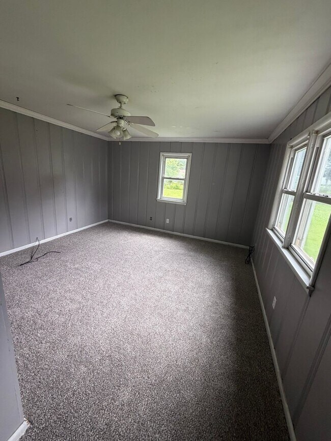 Building Photo - 3 Bed 1.5 Bath Home For Rent