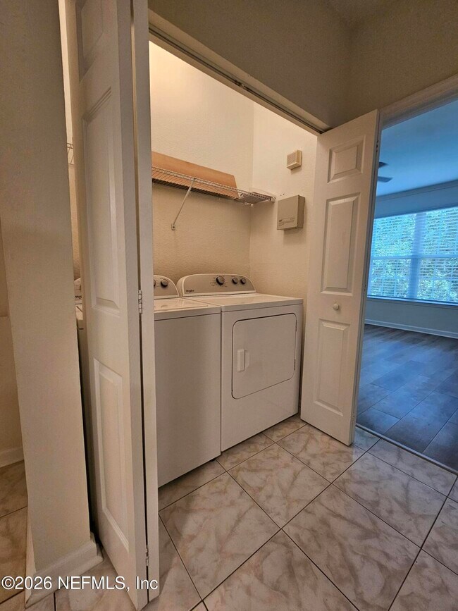Building Photo - 13810 Sutton Park Dr N