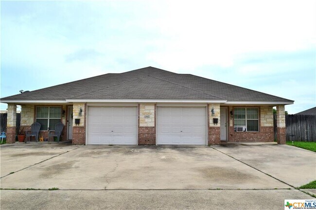 Primary Photo - 1307 W Jasper Dr