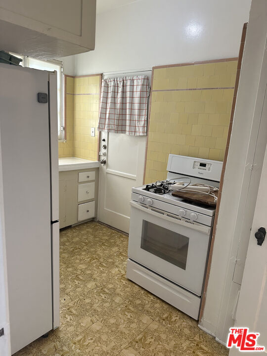 Building Photo - 5564 W 6th St