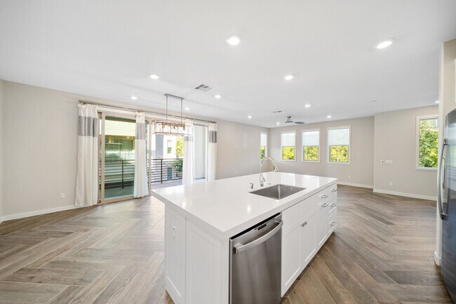 Building Photo - Split level floor plan on a gorgeously upgraded home