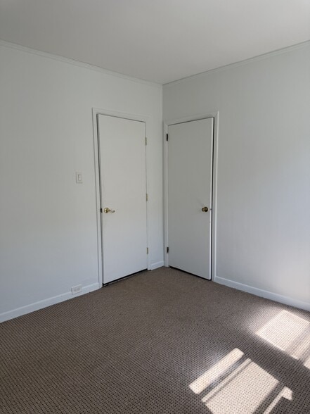 Closets - 54 Wallace St