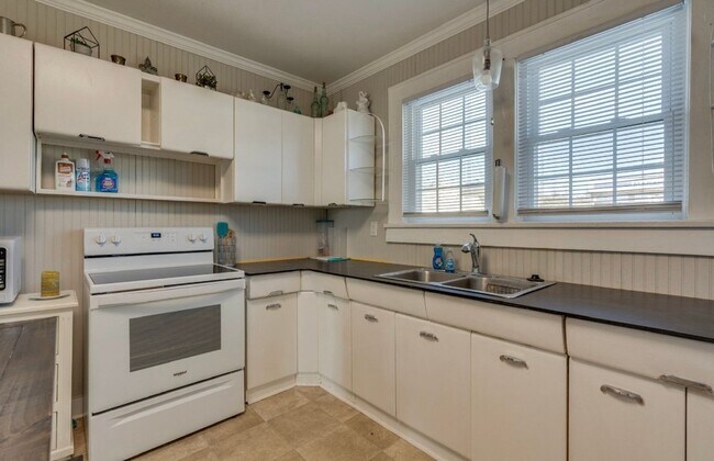Building Photo - Charming updated Home 3bd/1ba   Kingsport TN