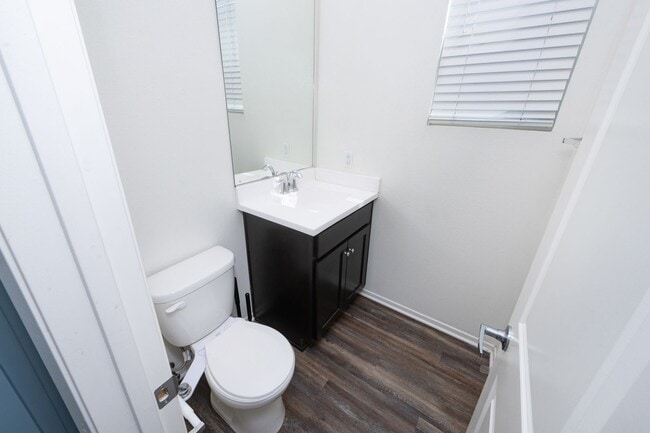 Building Photo - Amazing 3 Bedroom Condo available now! Totally loaded unit, schedule a tour today!