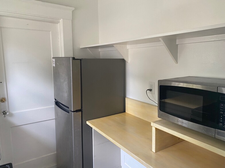 Kitchen - 2301 N Jefferson St