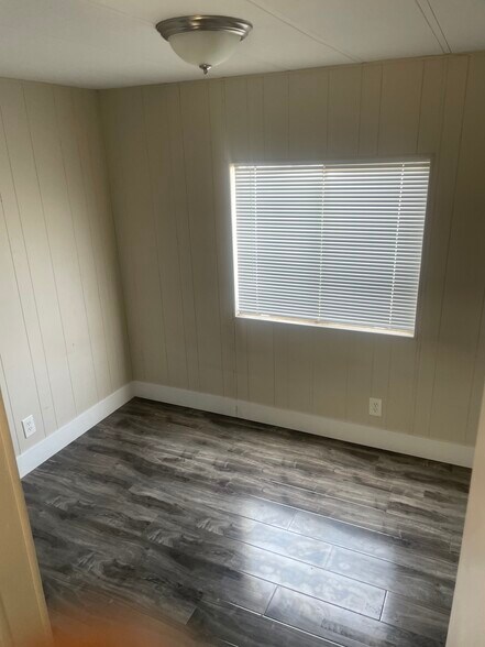 Guest bedroom - 2872 Green Tree Ave