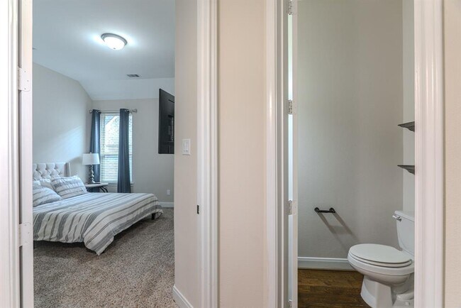 Building Photo - 34 Danby Place