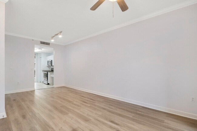 Building Photo - 1139 Town Center Dr