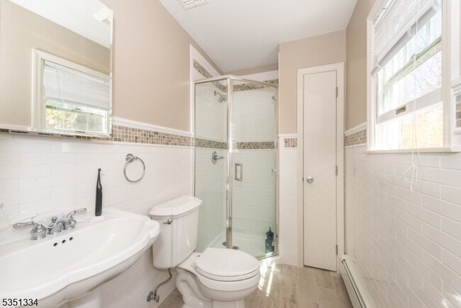 Building Photo - 53 Laurel Dr