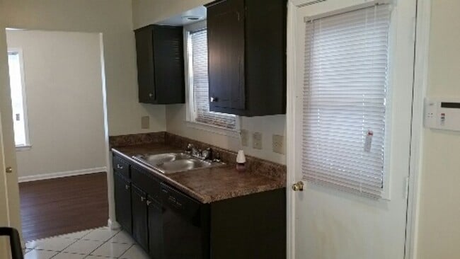 Building Photo - 4325 Bayberry Dr