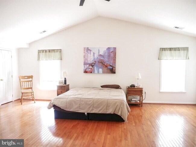 Building Photo - Ashburn Oasis: Your Luxurious Retreat