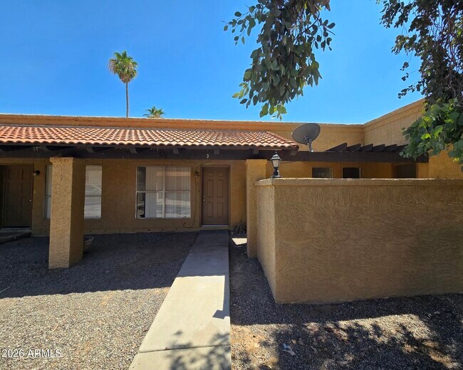 Building Photo - 715 N Arrowhead Dr