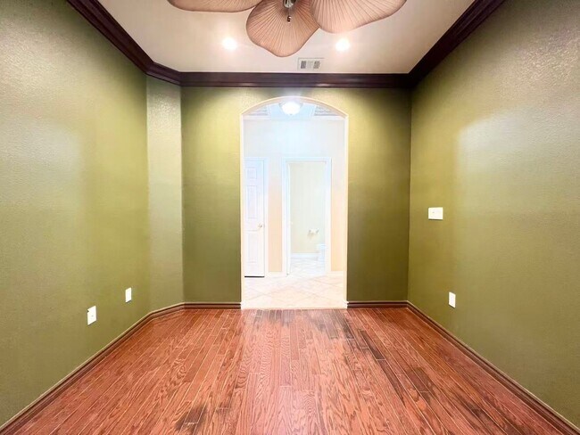 Building Photo - Welcome to the gorgeous home in Rhode Ranch