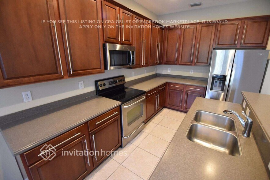 Building Photo - 3943 Hillstead Ln