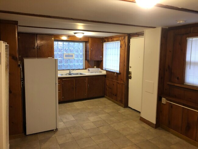 Building Photo - 753 1/2 Sullivant Ave.