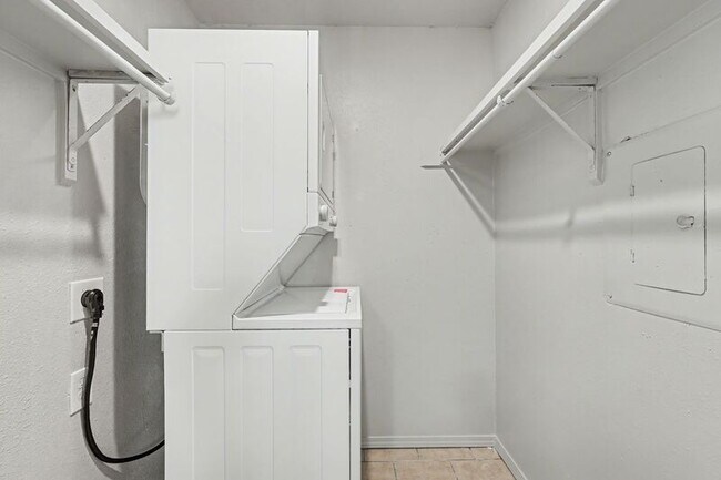 Building Photo - 1241-1247-1247 W Sunset Dr