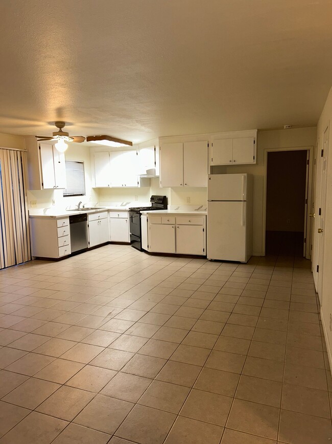 Building Photo - 544 Tehama Ave