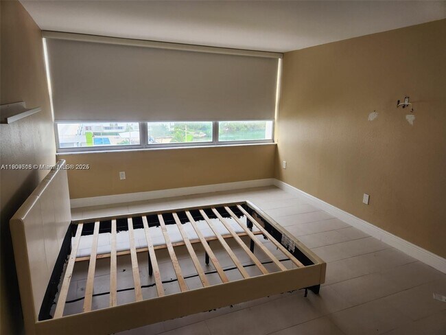 Building Photo - 18071 Biscayne Blvd