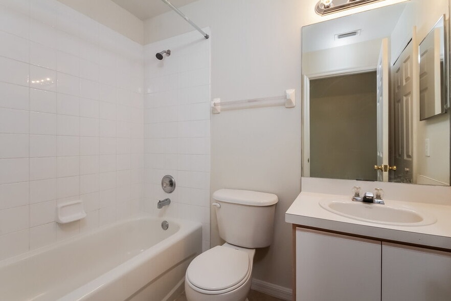 Building Photo - 11852 Brenford Crest Dr