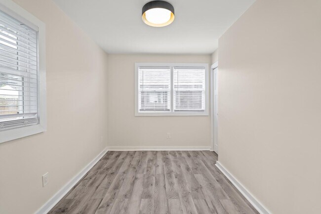 Building Photo - 3949 Hoyt Ave