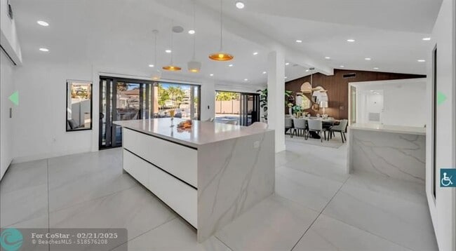 Building Photo - 2800 Bayview Dr