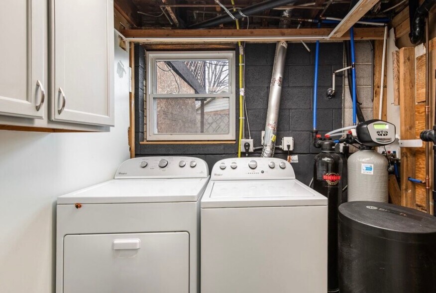 Building Photo - 140 W 8710 S