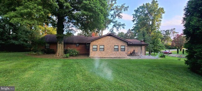 Building Photo - 5400 Bush St