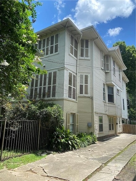 Primary Photo - 2127 Octavia St